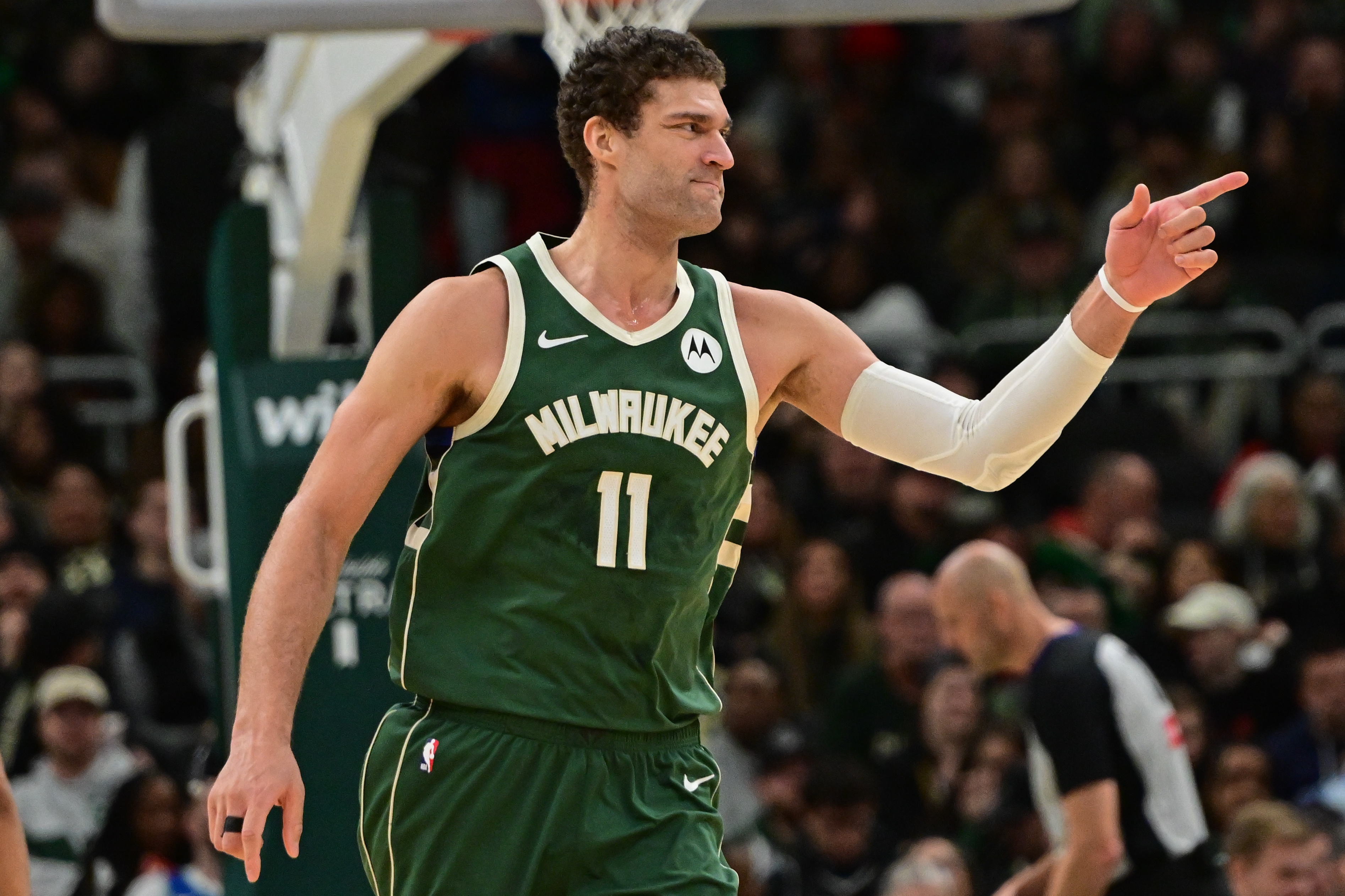 3B中锋!大洛佩兹盖帽数2038次超越加内特 升至NBA历史第18位